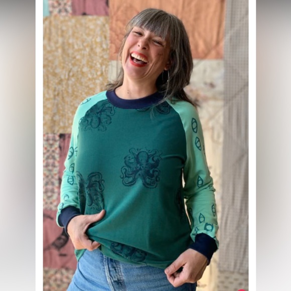 Smoking Lily Tops - SMOKING LILY Sweatshirt in dark green Octopus Side Eye size M